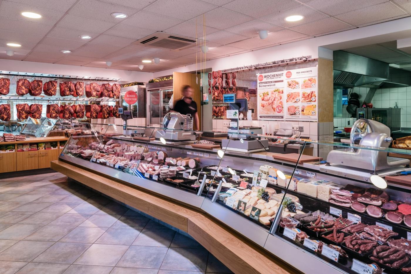 Prodejní pult s regionálními specialitami u Mühlstätter v Matrei
